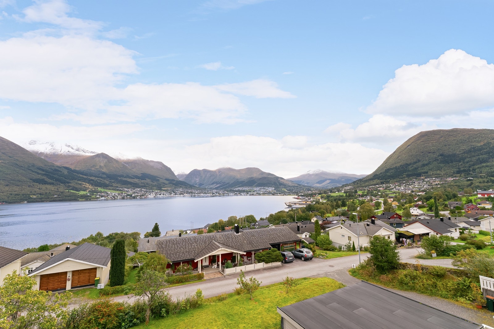 Fra boligen har du fantastisk utsikt. Galleribilde