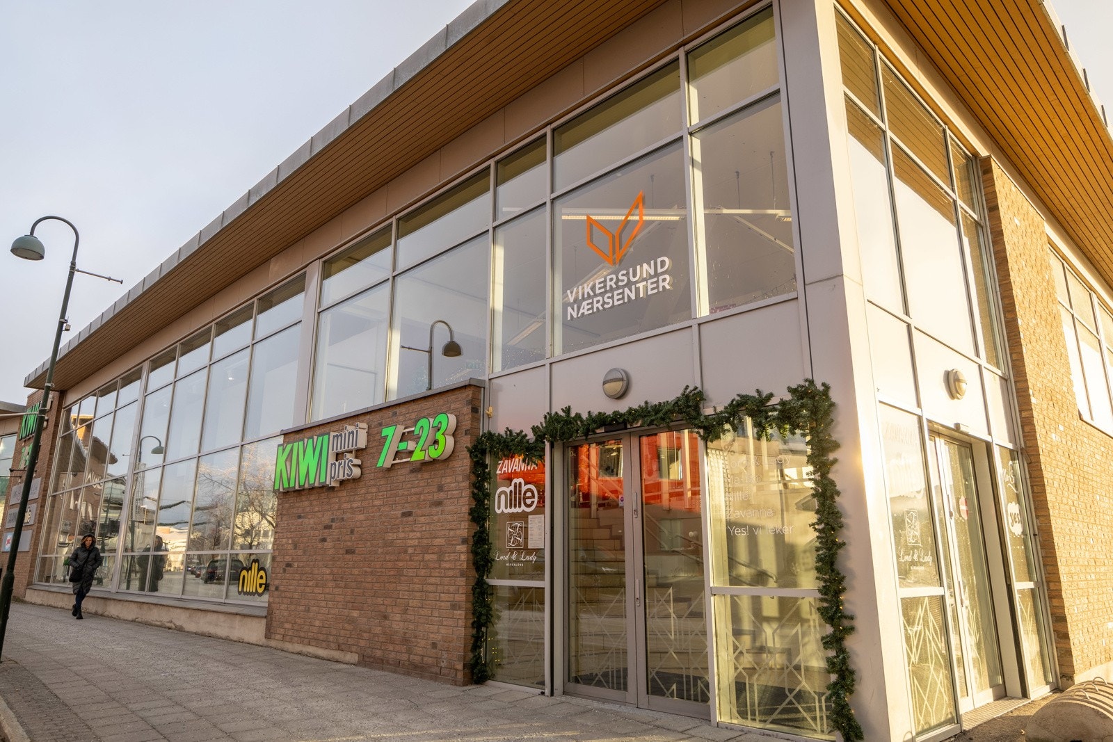 Tilgang med heis ned og opp fra butikkområdet. Kun adgang via nøkkel. Galleribilde