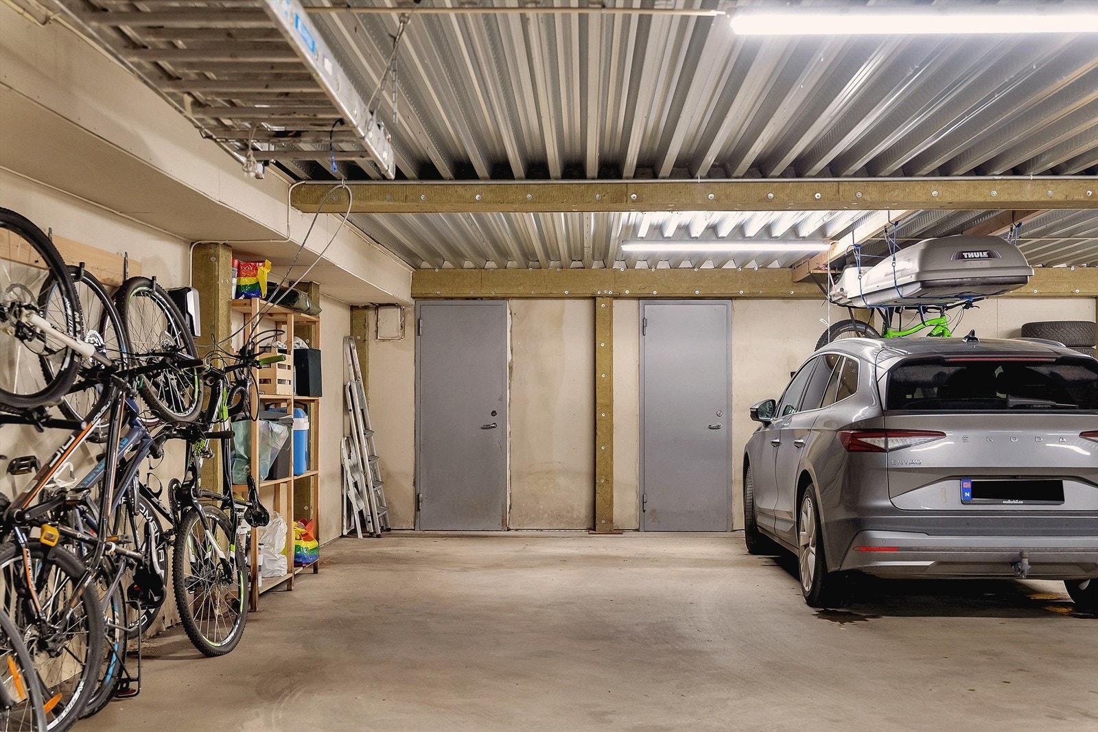 Sportsbod og parkeringsplass med el-billader i felles, underjordisk garasjeanlegg medfølger Galleribilde