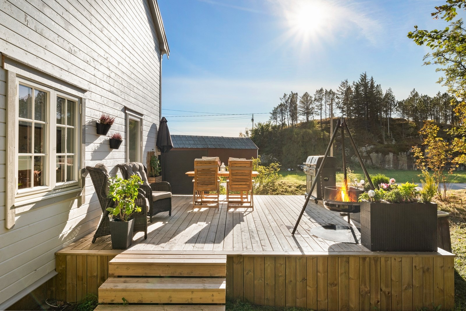 Her kan du nyte den idylliske utsikten og sol store deler av dagen. Galleribilde