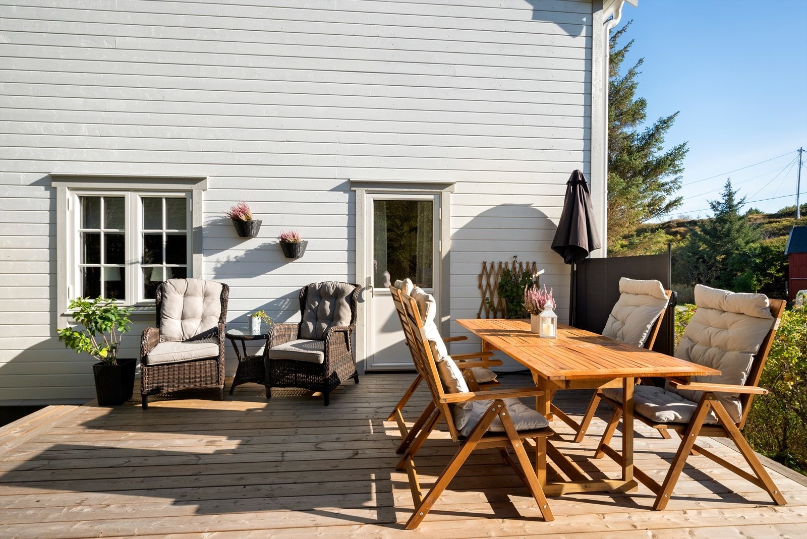 Det er god plass til å møblere terrassen i flere soner. Galleribilde