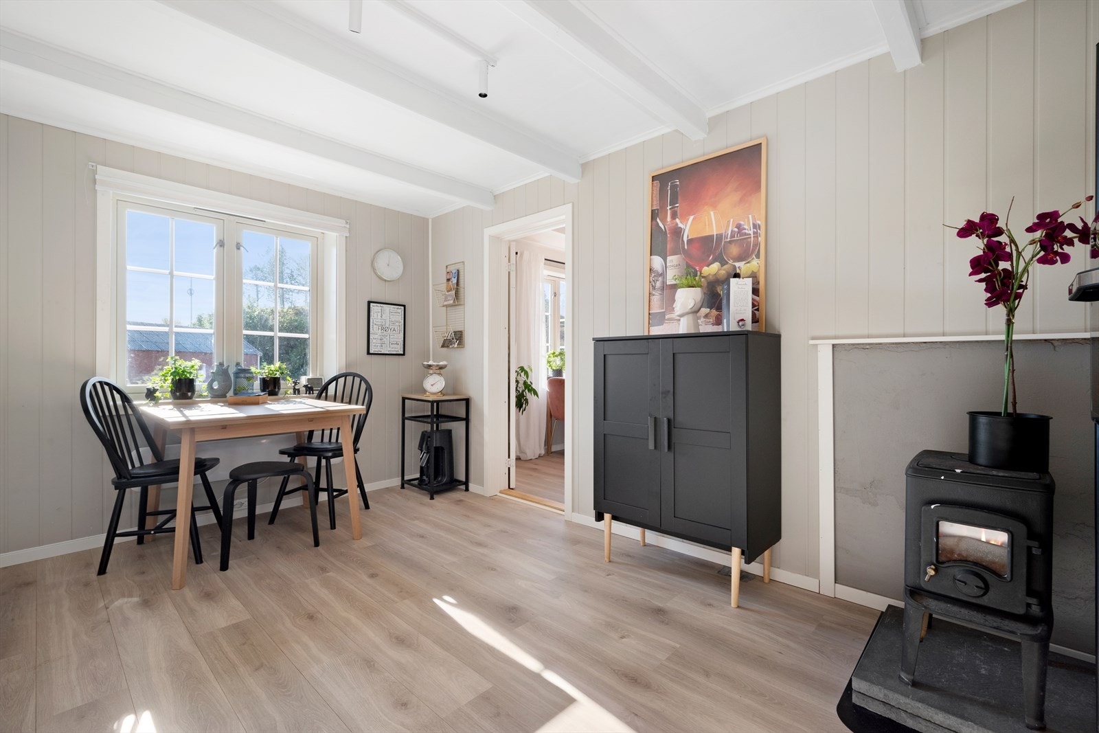 Videre kommer vi inn på kjøkkenet som er på 13,5m². Galleribilde