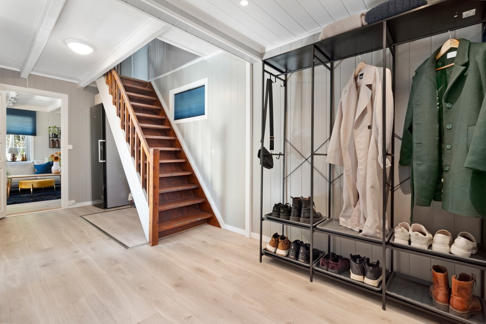 Romslig entré på 14m² med god plass til ønsket garderobeløsning. Galleribilde
