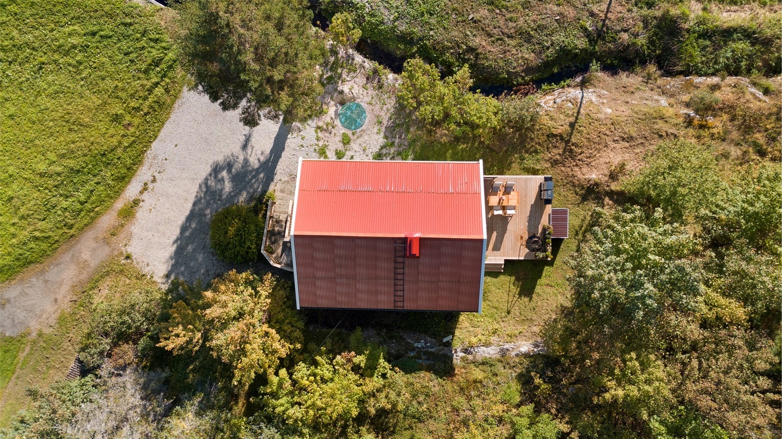 Her får du en stor tomt på hele 1 565m². Galleribilde