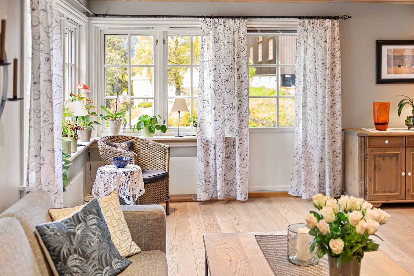 Fra stuen er det egen utgang til terrassen Galleribilde