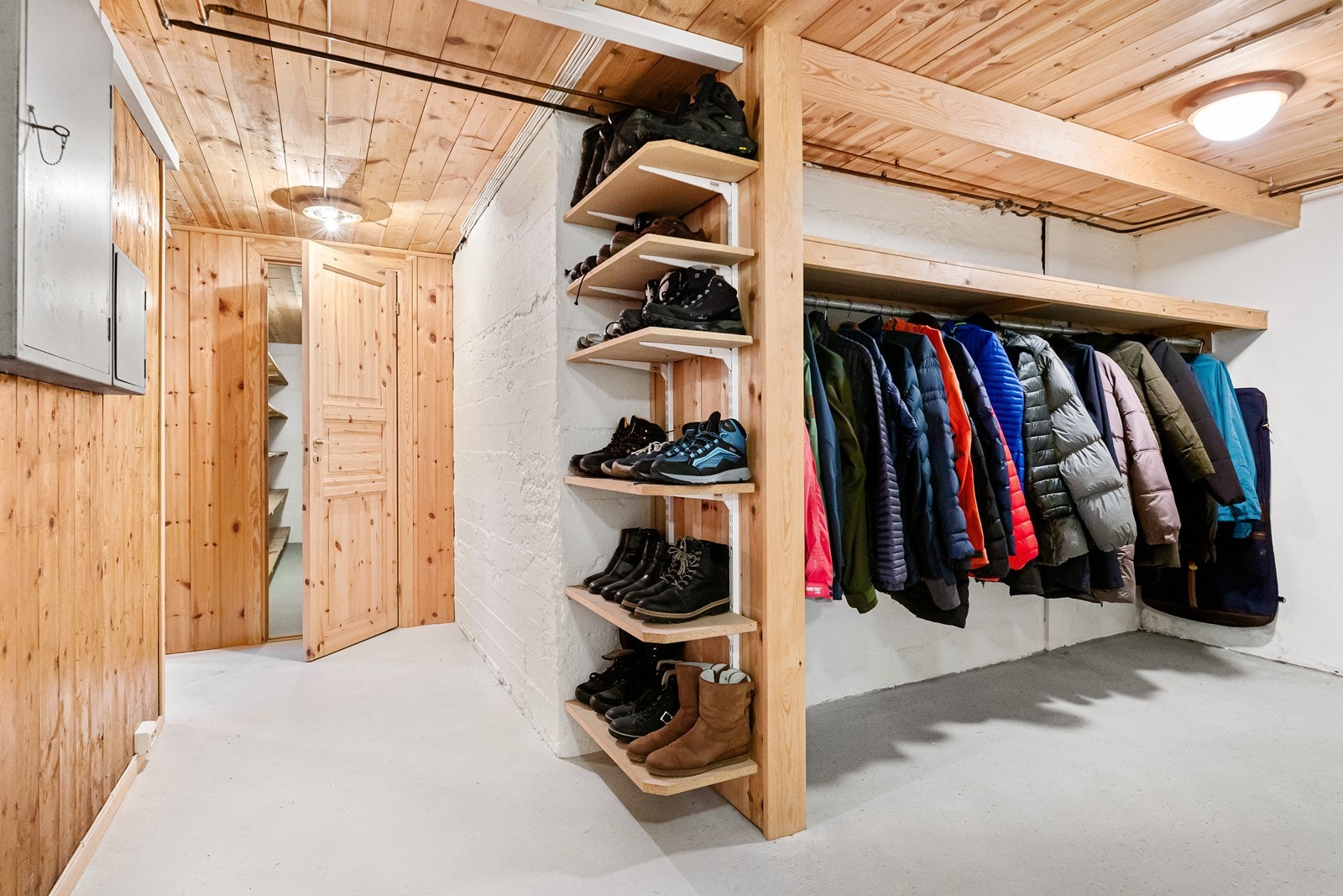 Boligen har også kjeller med god lagringsplass Galleribilde