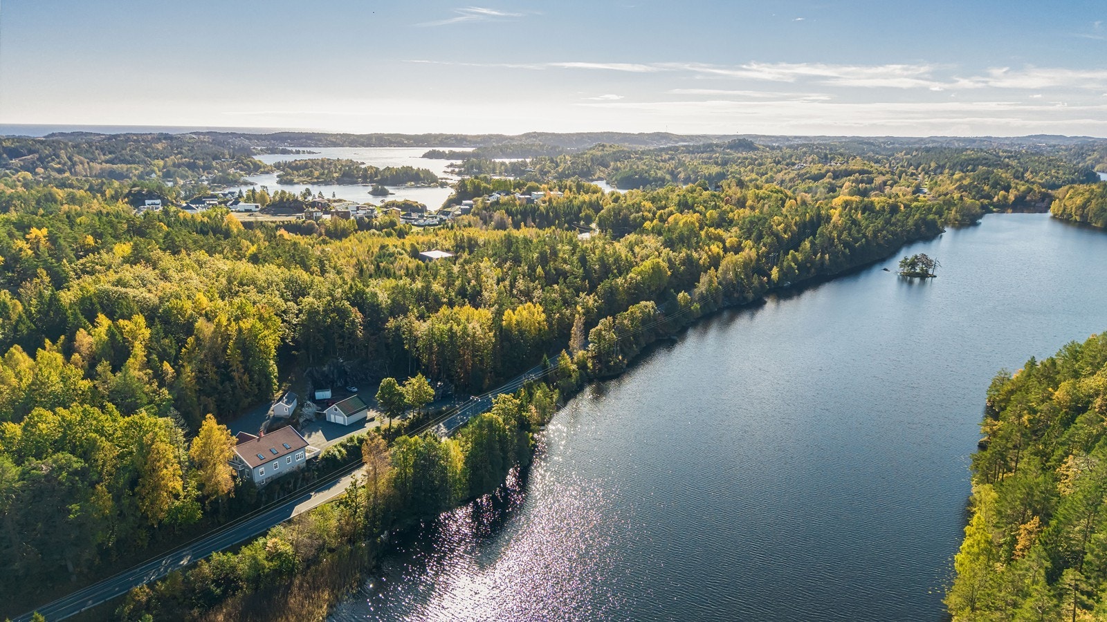 Boligen ligger landlig til helt for seg selv Galleribilde