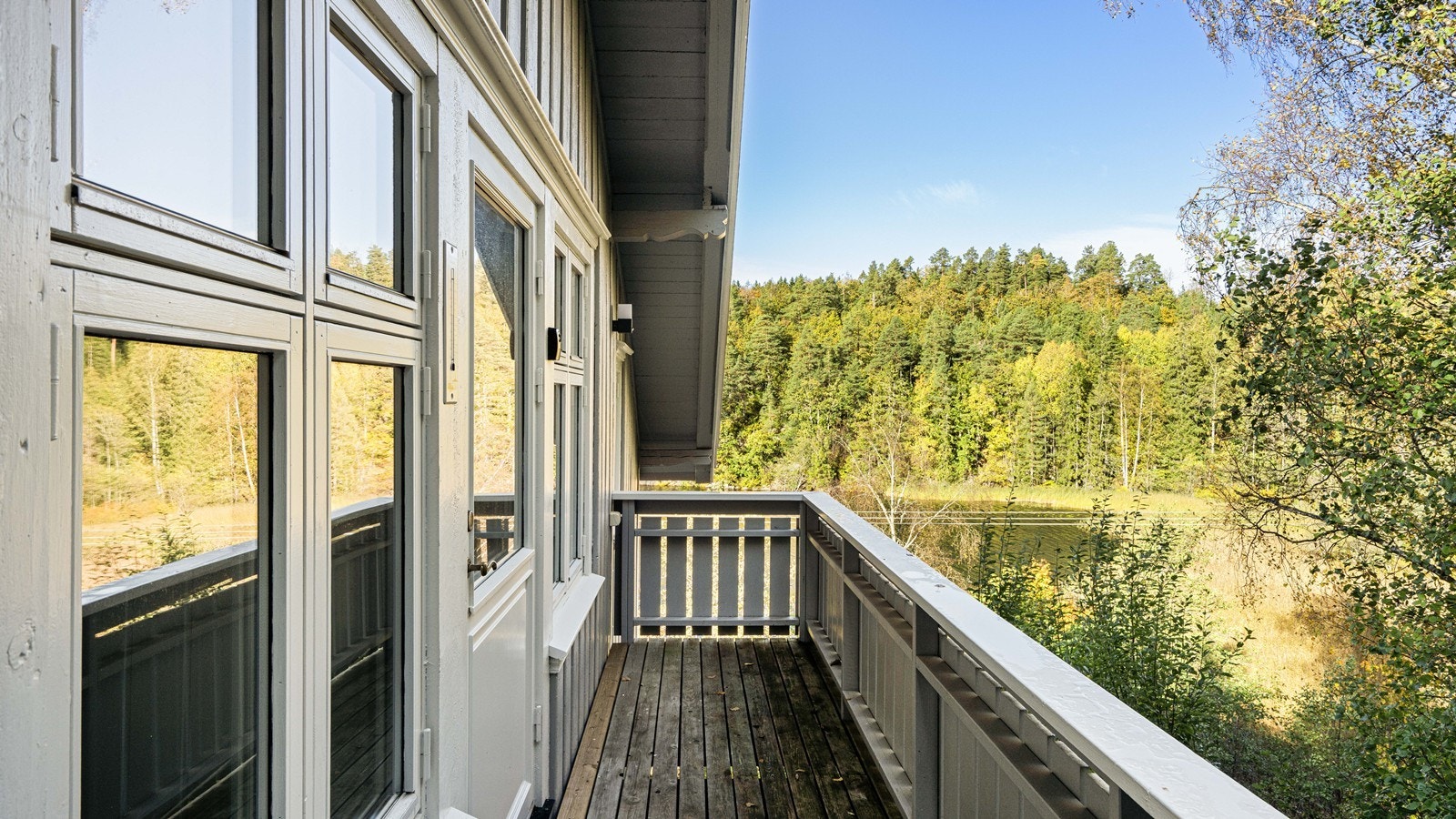 Veranda ved inngangsparti i 2.etg. Galleribilde