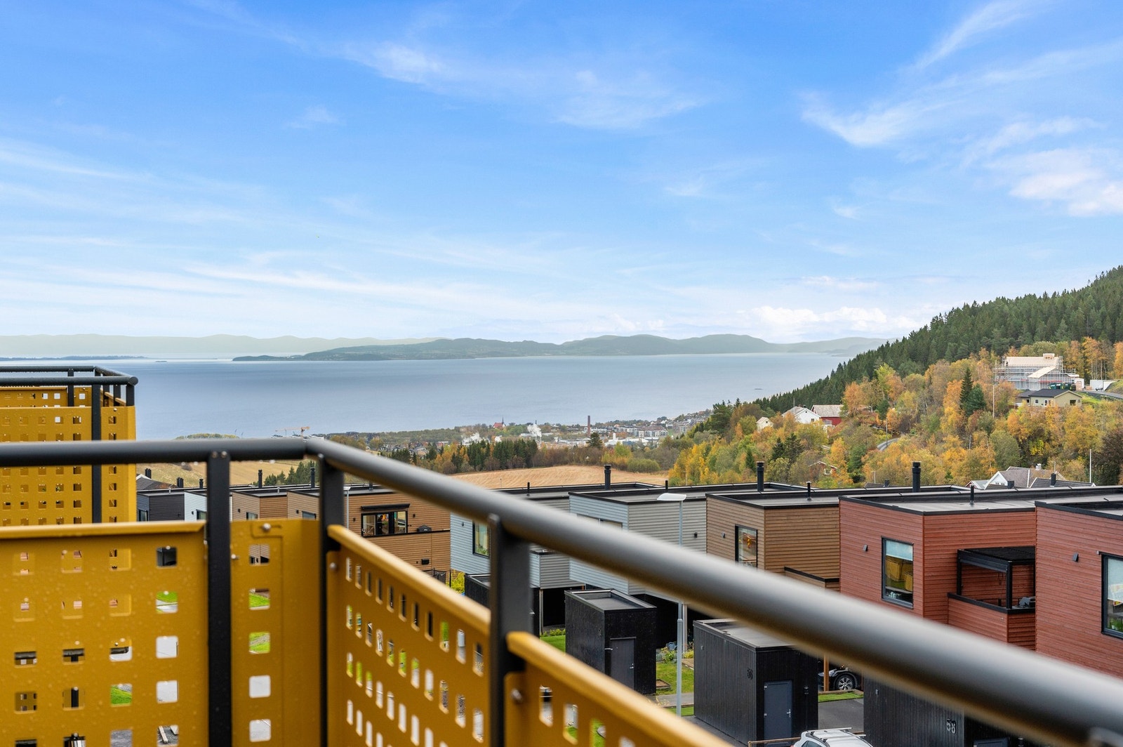 Velkommen til Tesliåsen 53! En lys og moderne 4-roms leilighet. Galleribilde