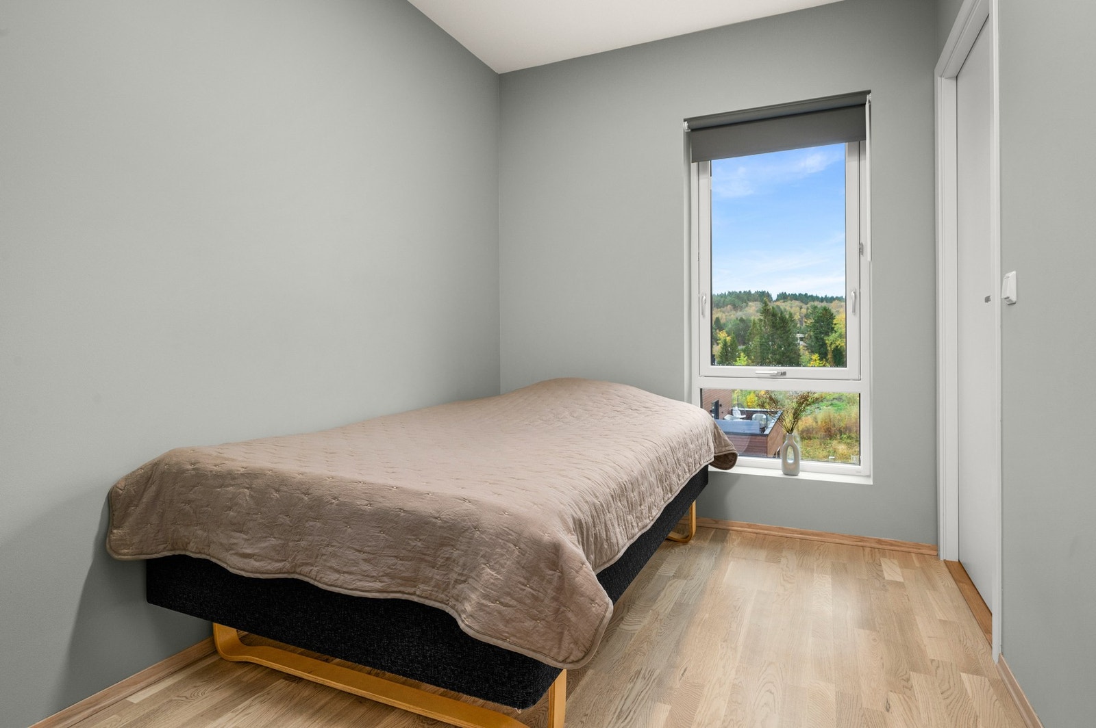 Soverom i tilknytting til stuen. 6,5 kvm. Galleribilde