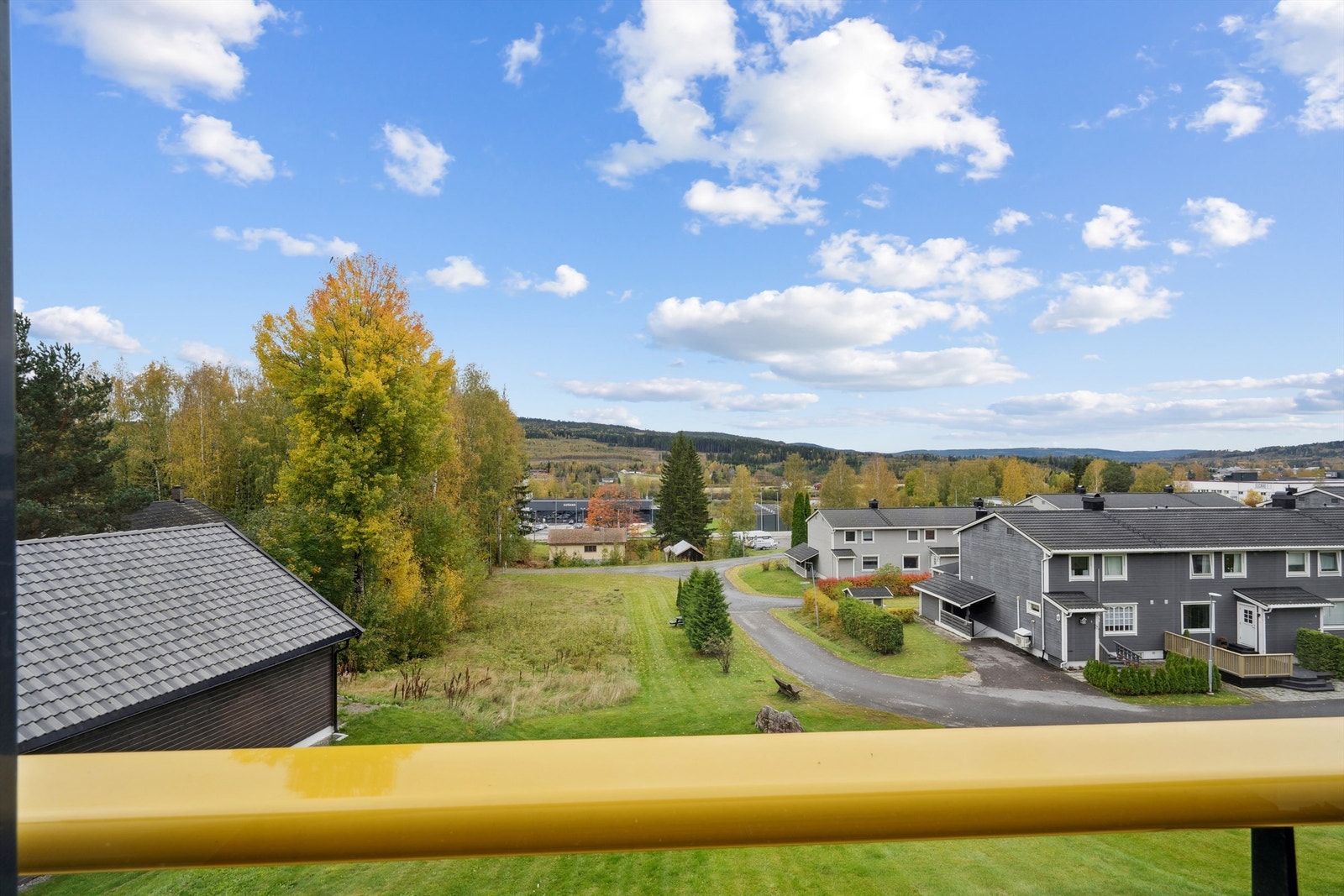 Området byr på umiddelbar nærhet til skog og mark, med et rikt utvalg av turmuligheter. Galleribilde