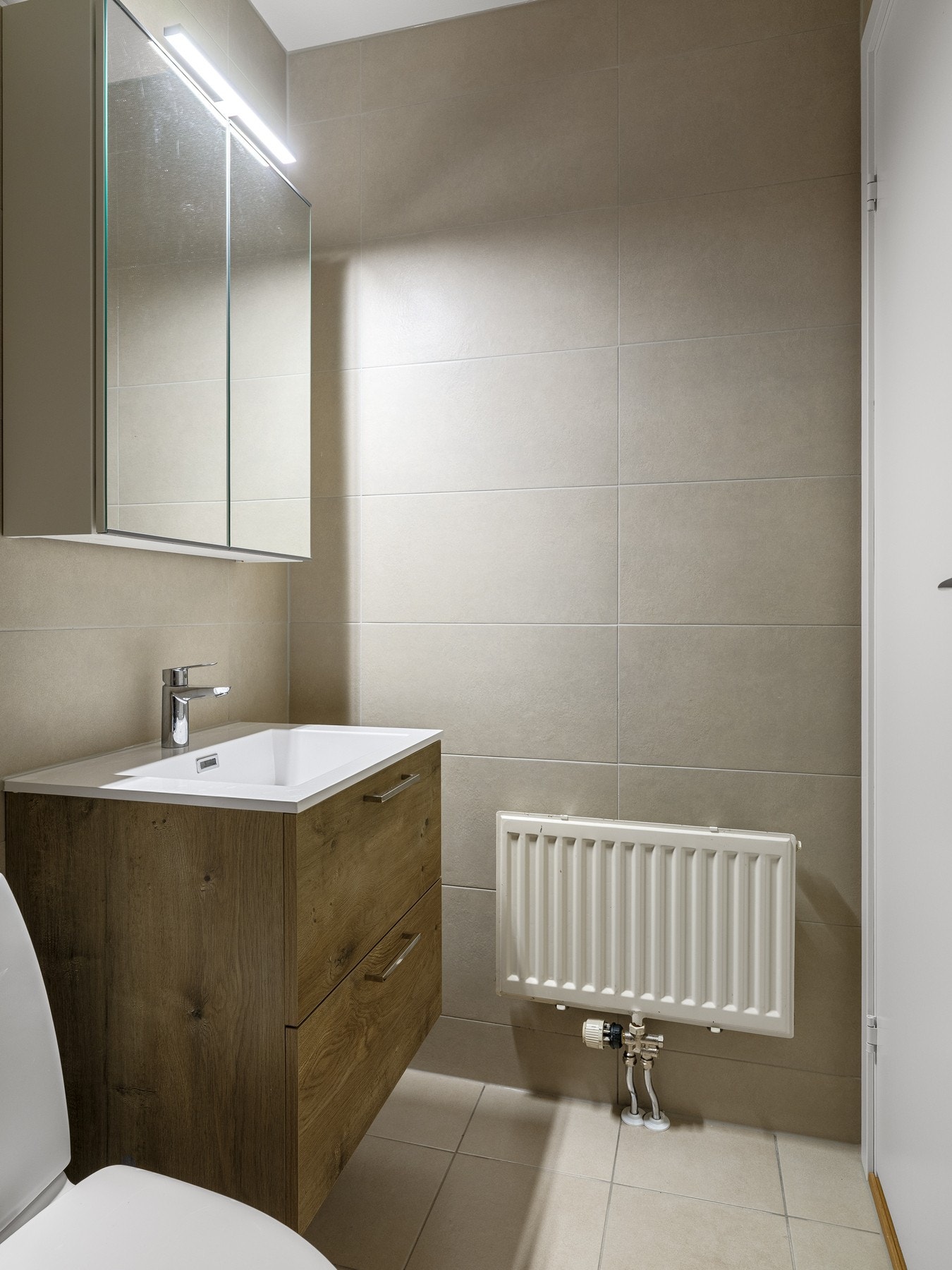 Badet har radiator som varmekilde. Galleribilde