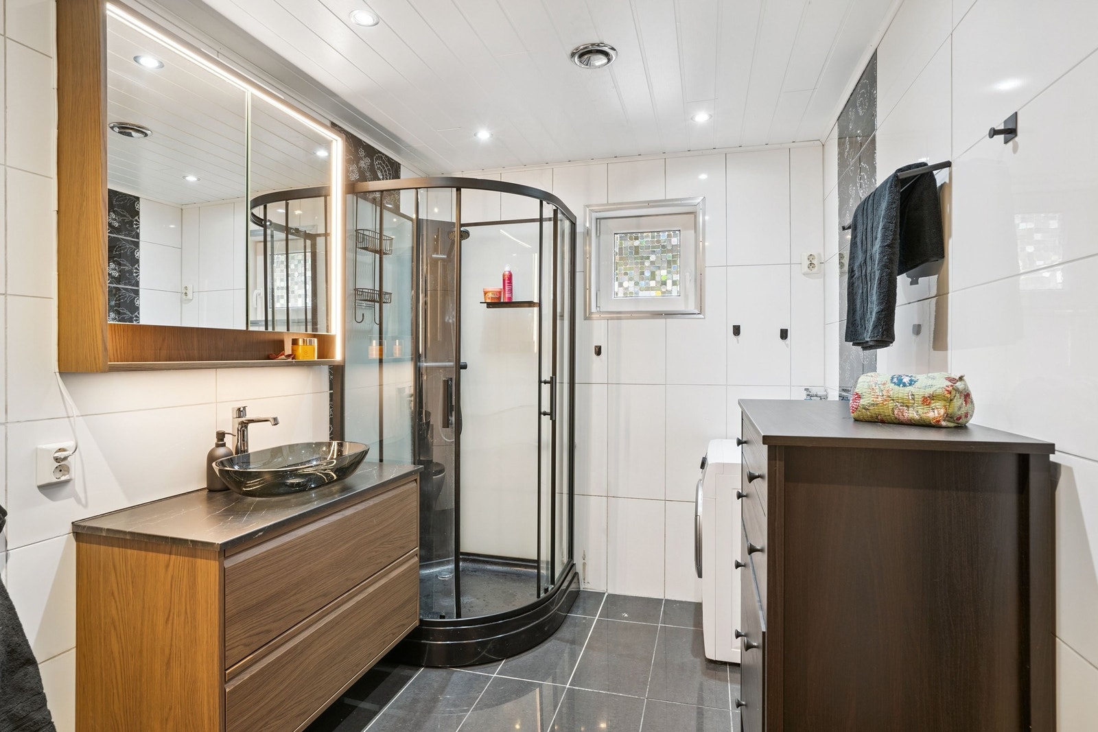 Baderomsinnredningen er satt inn i 2023. Galleribilde