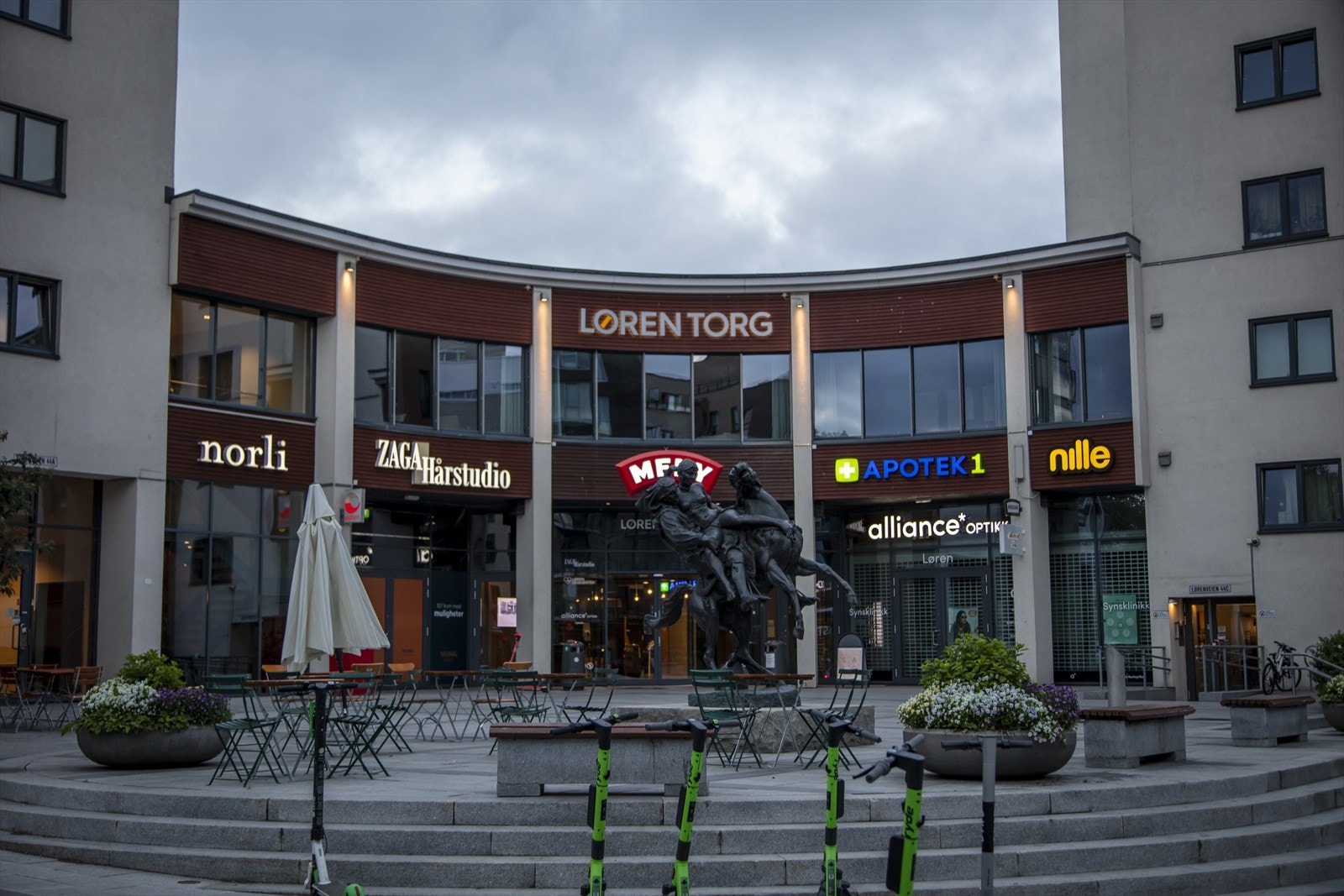 Løren torg ligger 2 minutter unna boligen Galleribilde