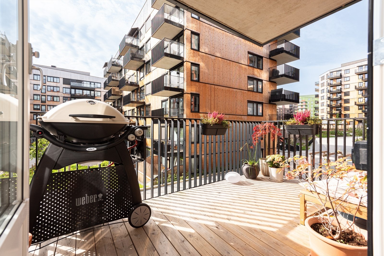 Balkongen er på hele 8kvm med god plass til både sittegruppe og grill. Galleribilde