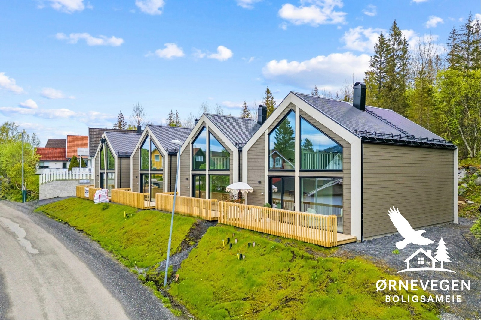 Alle bildene i denne annonsen er tatt fra Ørnevegen 7. Boligene holder lik standard. Galleribilde