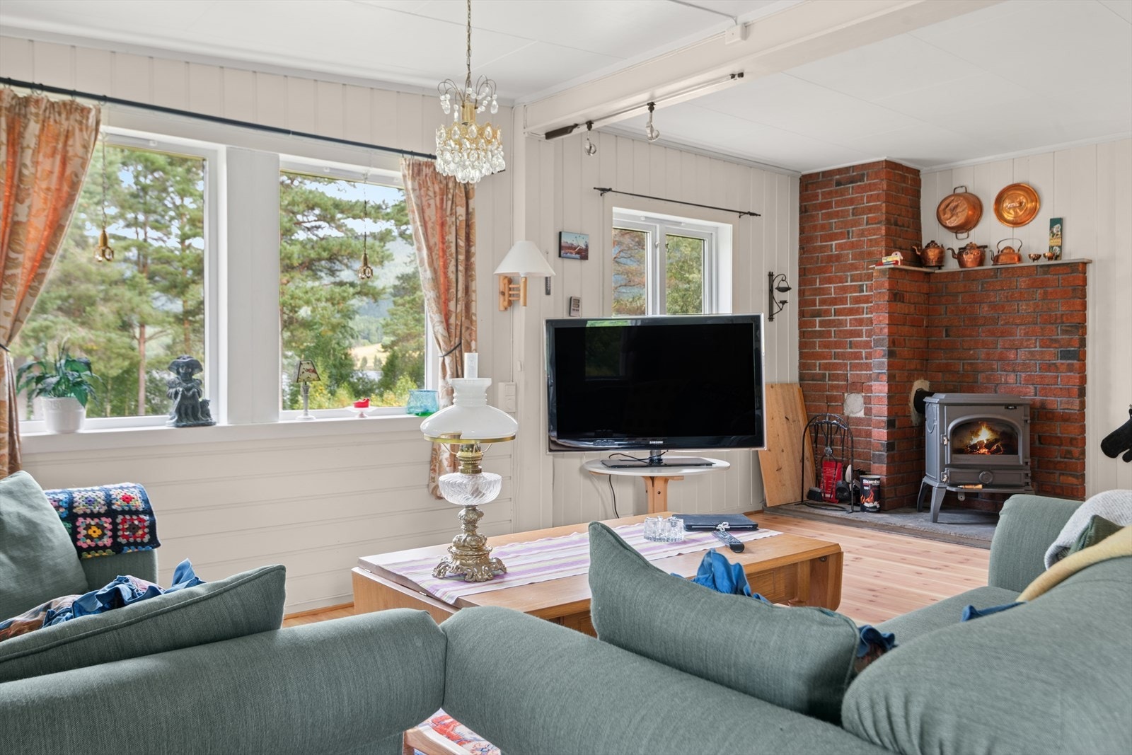 Stuen har også peis for oppvarming Galleribilde