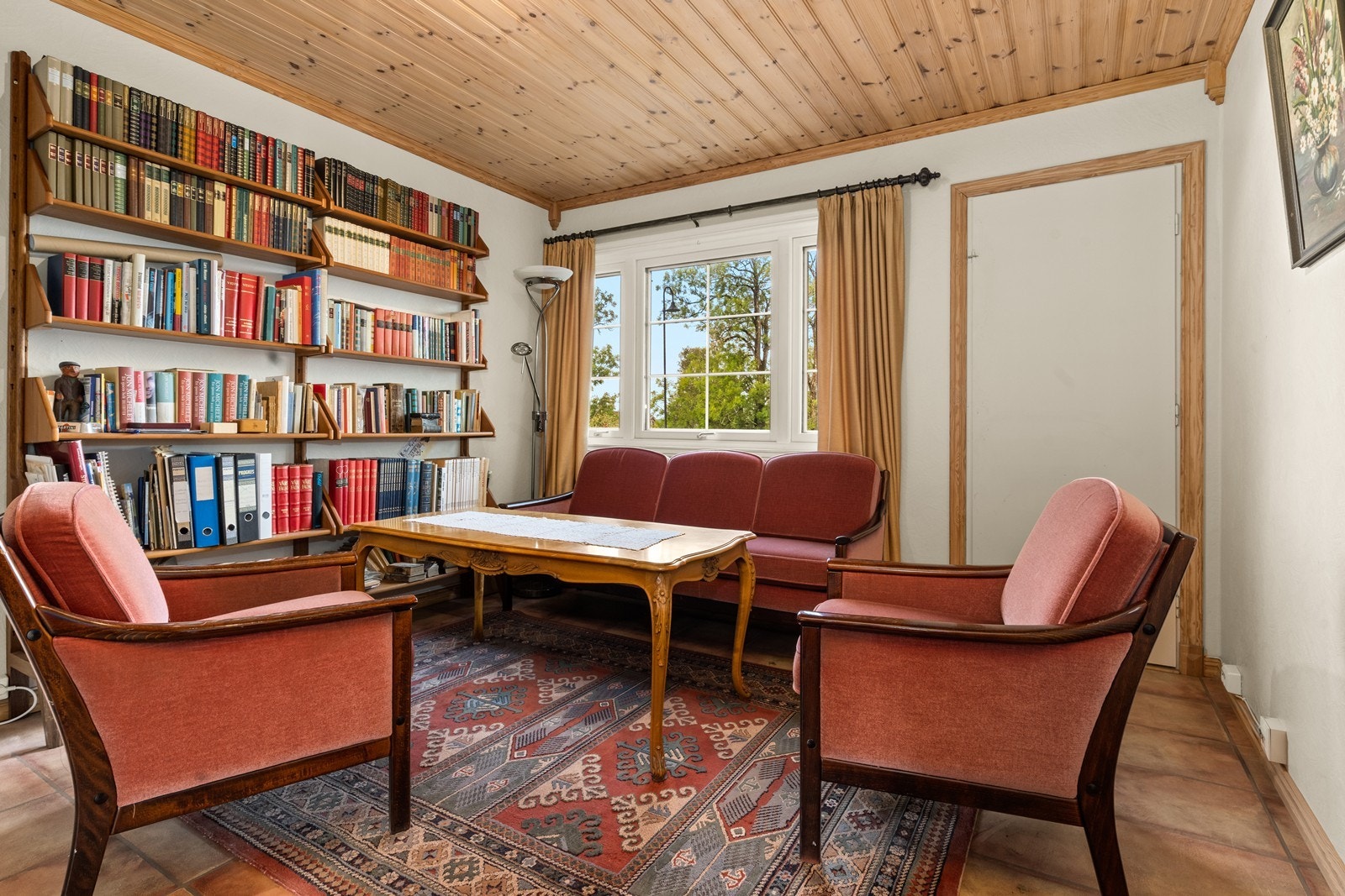 Kontor/bibliotek i 2. etasje. Galleribilde