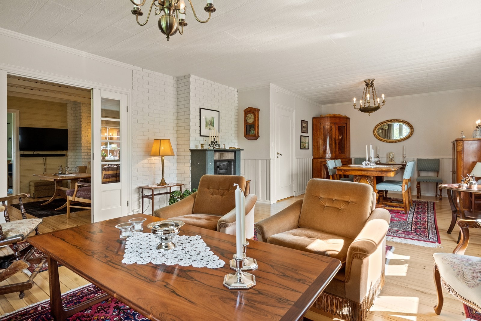 Finstua rommer både en salong og spisegruppe. Galleribilde