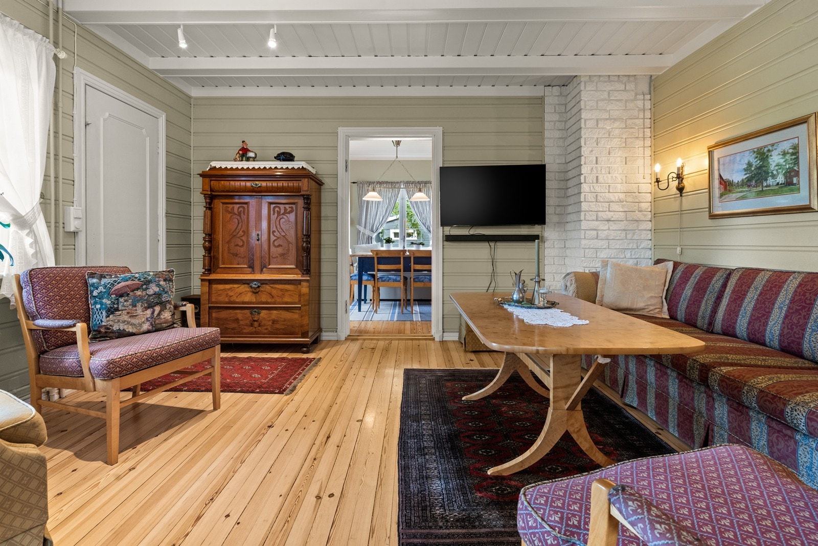 Fra spisestua kommer man videre til dagligstue. Galleribilde