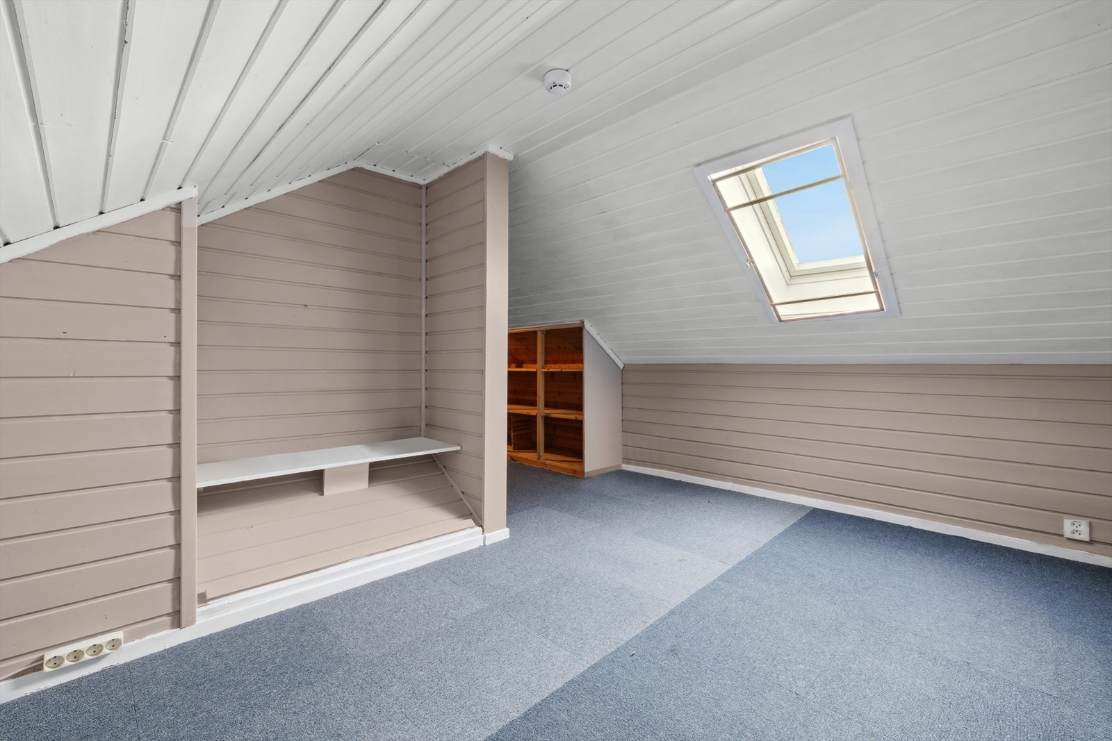 Loftsetasje med bod og et rom som i dag brukes som soverom. Rommet er ikke godkjent for varig opphold. Galleribilde