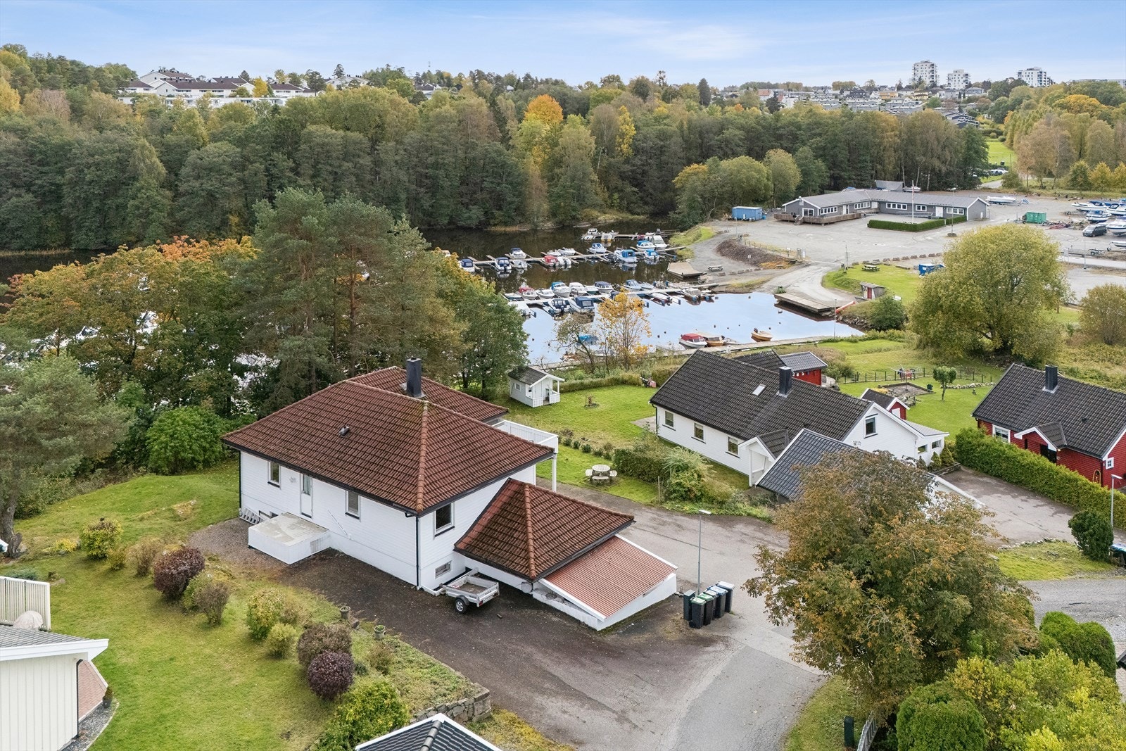 Attraktiv beliggenhet med kort vei til småbåthavn og flotte turområder langs Vansjø. Galleribilde