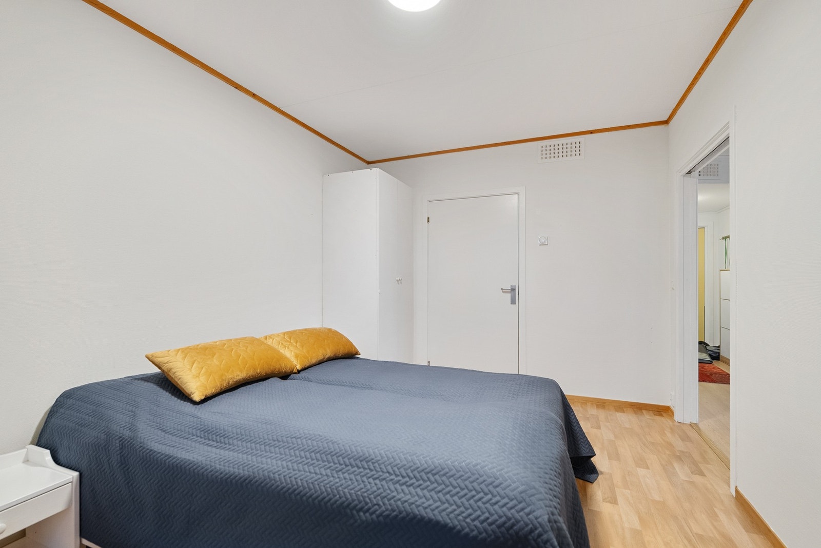 Hovedsoverommet er av god størrelse og har god plass til garderobeløsninger. Galleribilde