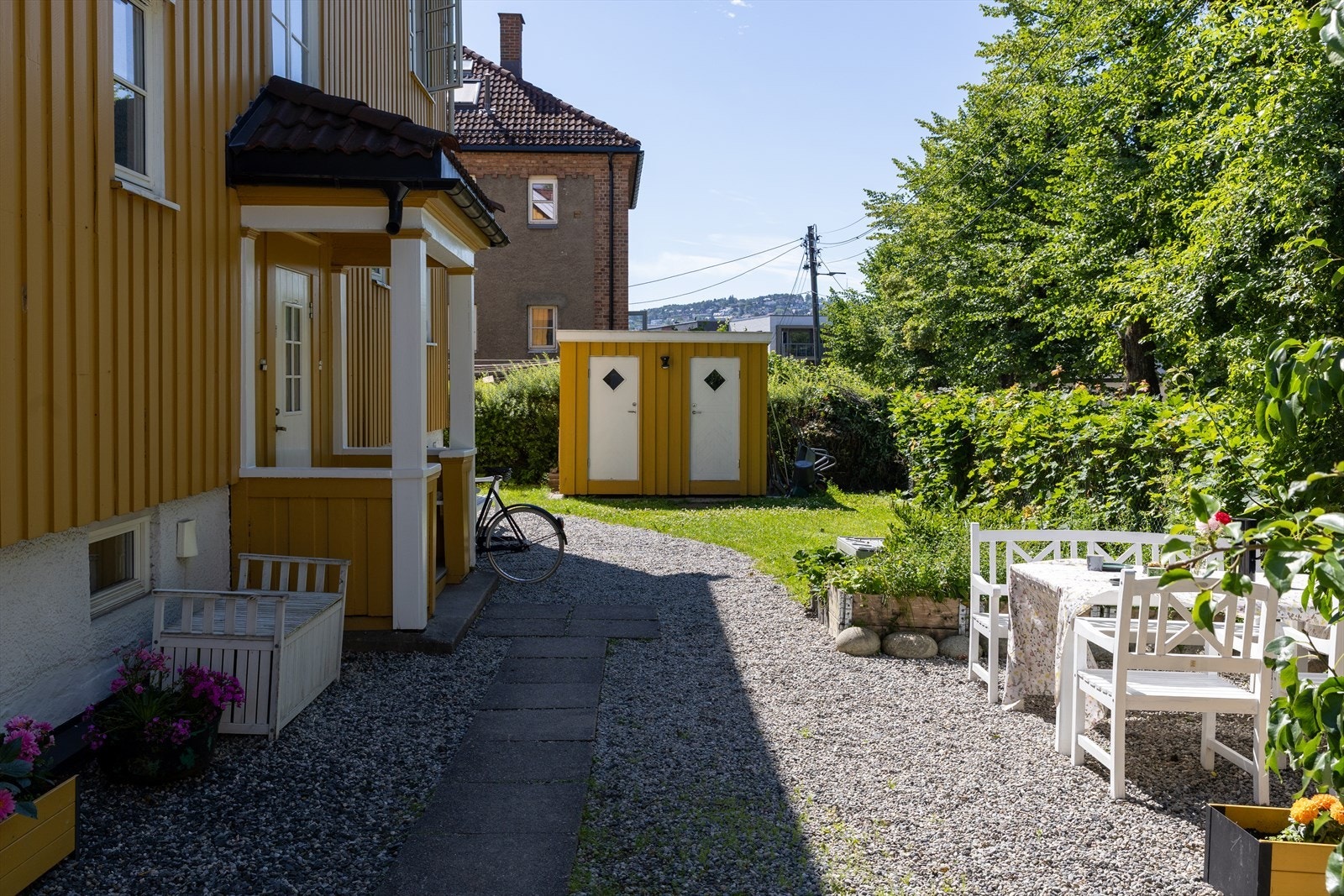 Velholdt felles inngangsparti. Galleribilde