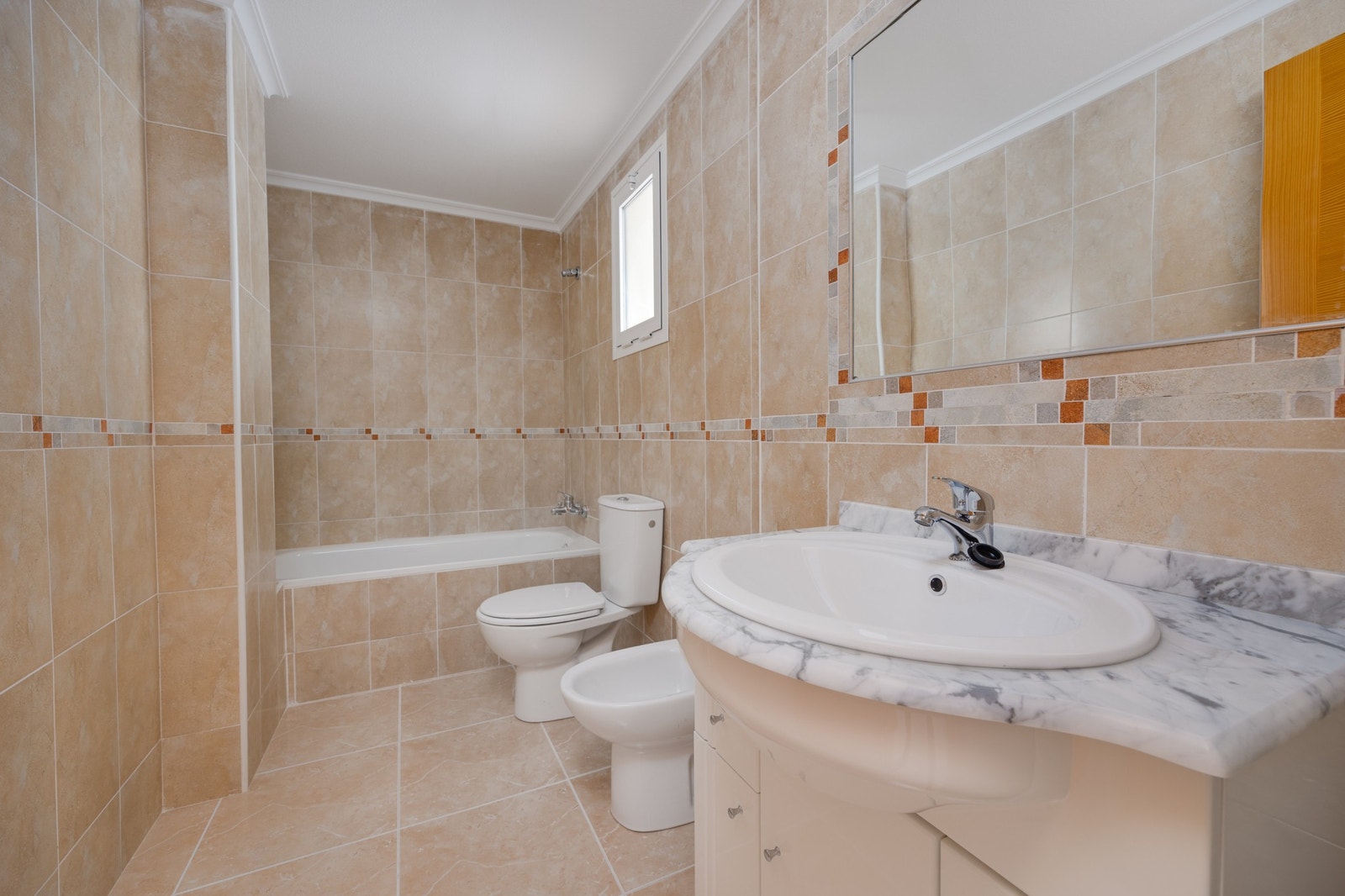 Spaniamegler1 har eget advokatkontor som sikrer kjøpsprosessen Galleribilde