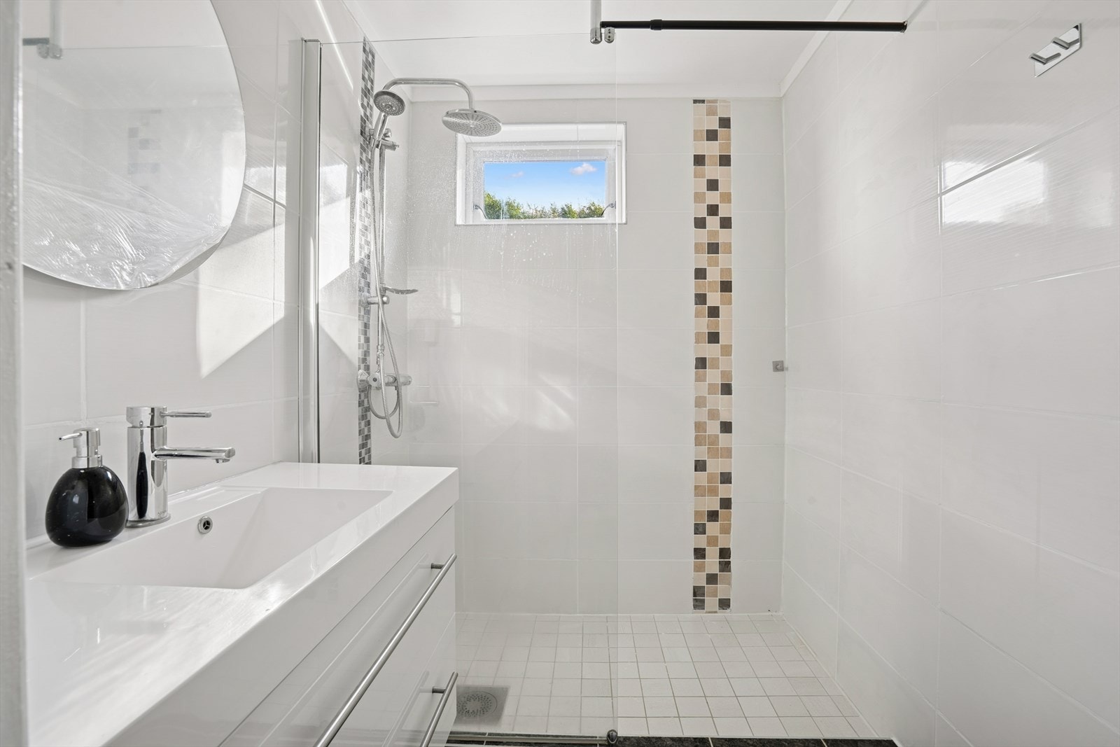 Flislagt baderom på 3,4m² oppgradert i 2013. Galleribilde