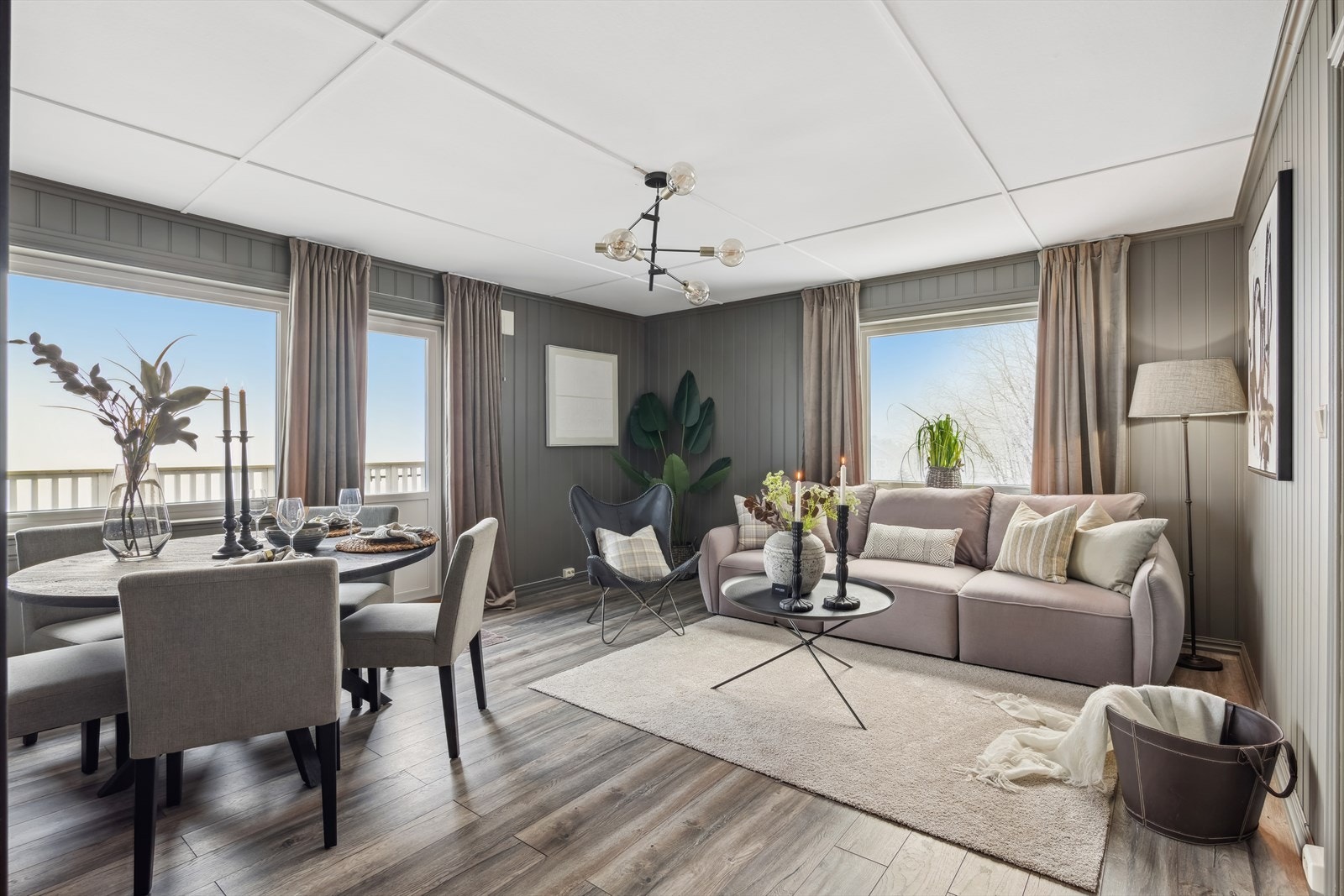 Stuen er lys og trivelig Galleribilde