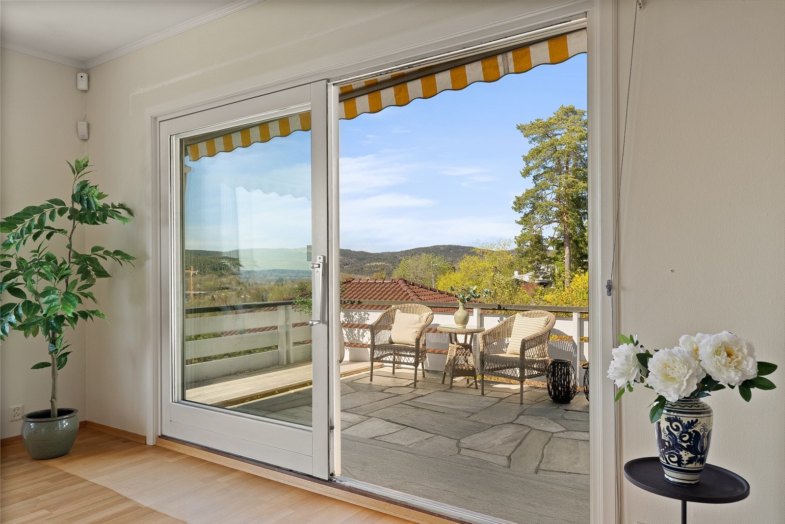 Utgang til terrassen. Galleribilde