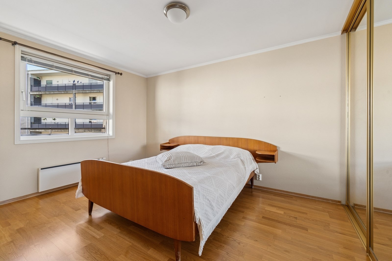 Soverommet har også god garderobeplass. Galleribilde