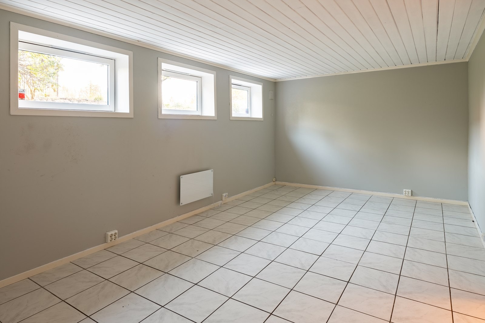 Rommene kan benyttes etter eget ønske og behov. Nylig innrammet vinduene i kjeller. Galleribilde