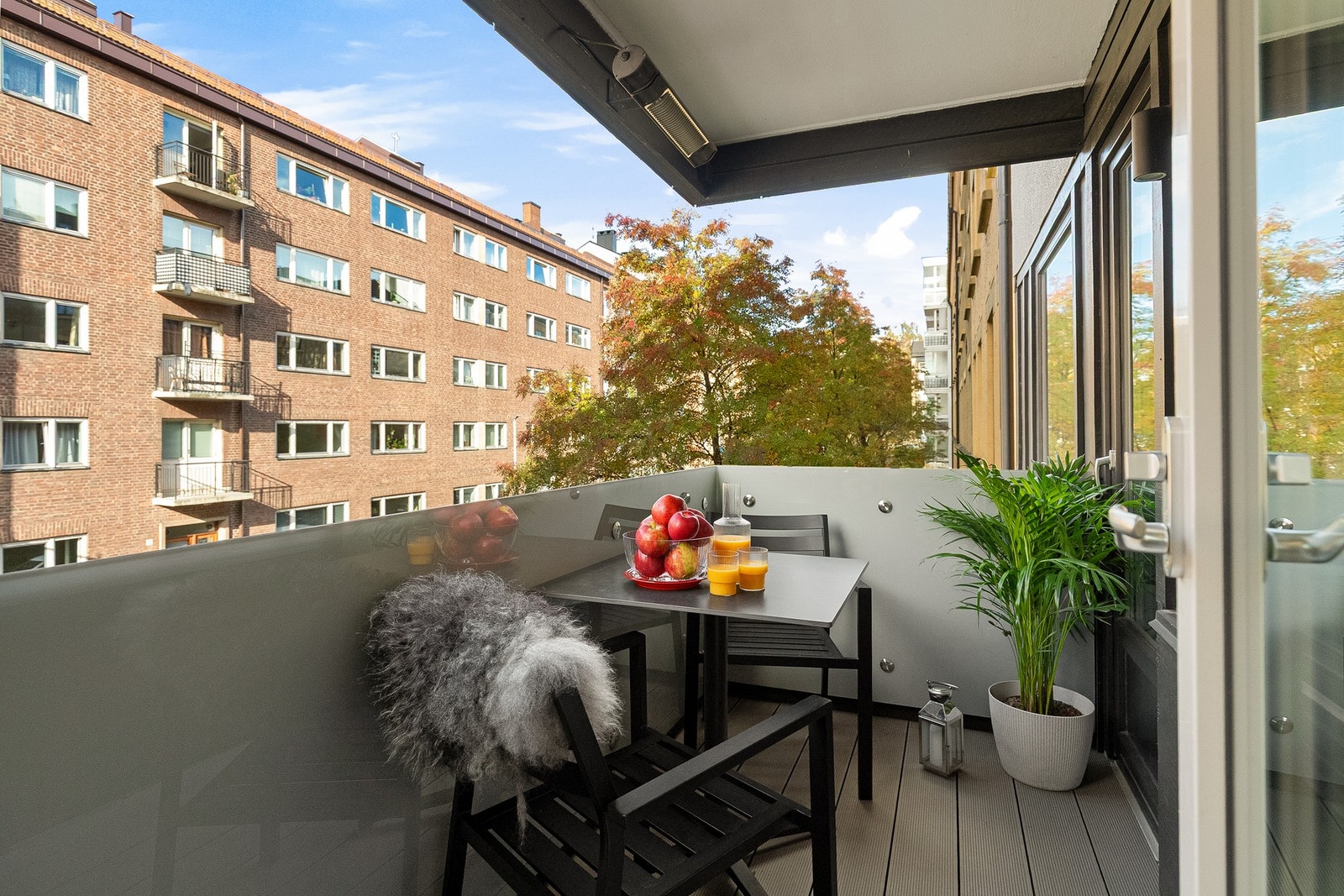 Lys og moderne 3-roms leilighet med vestvendt balkong på ca. 4 kvm. Galleribilde