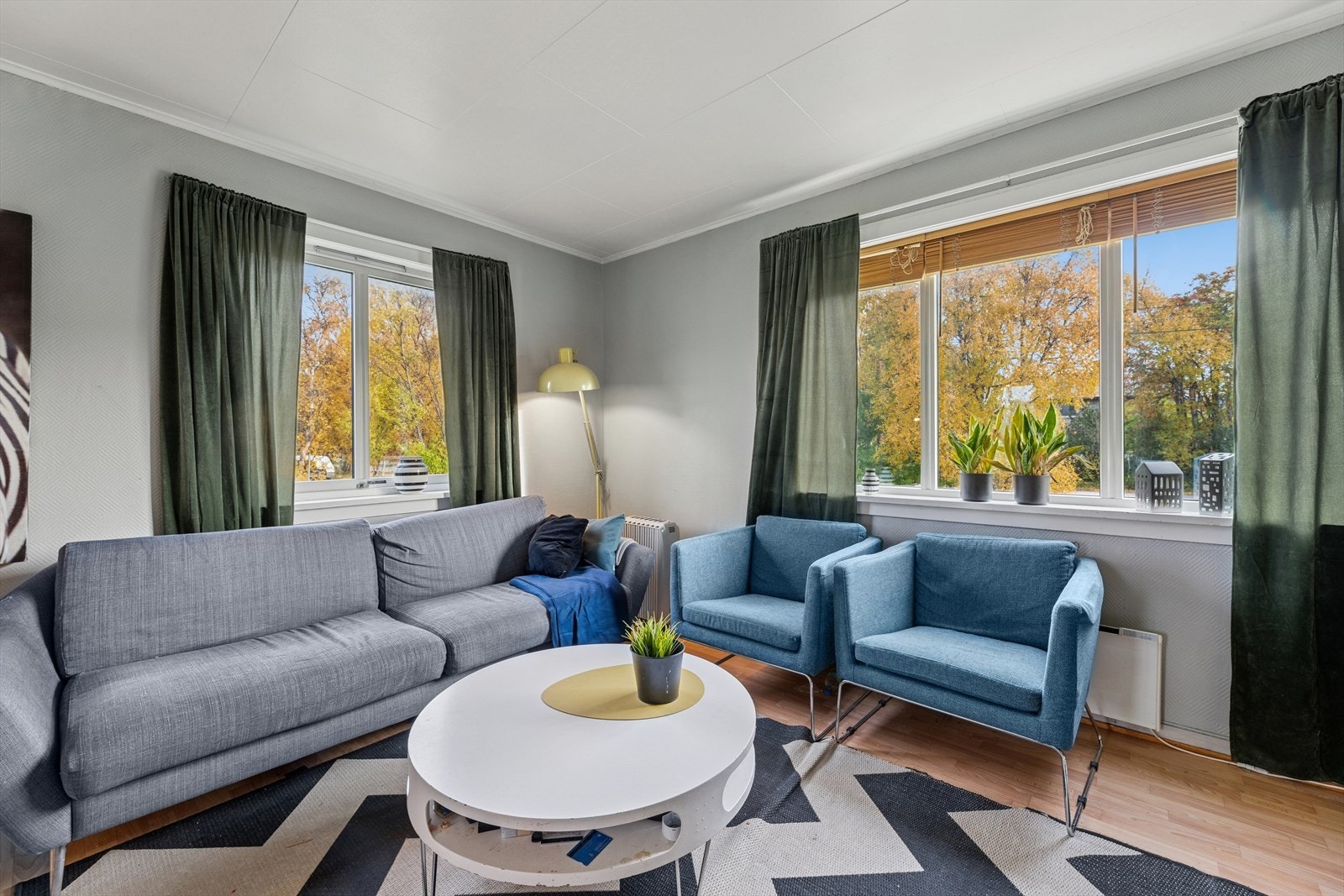 Gode vindusflater sørger for at rommet får godt med naturlig lys. Galleribilde