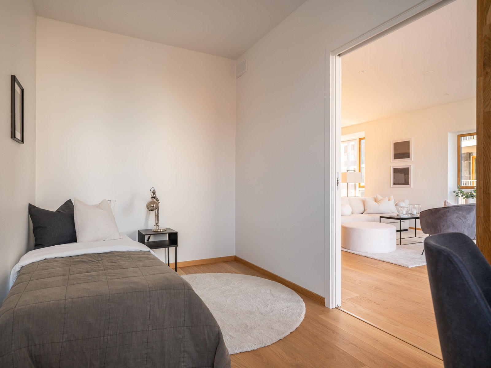 God plass til seng og diverse Galleribilde