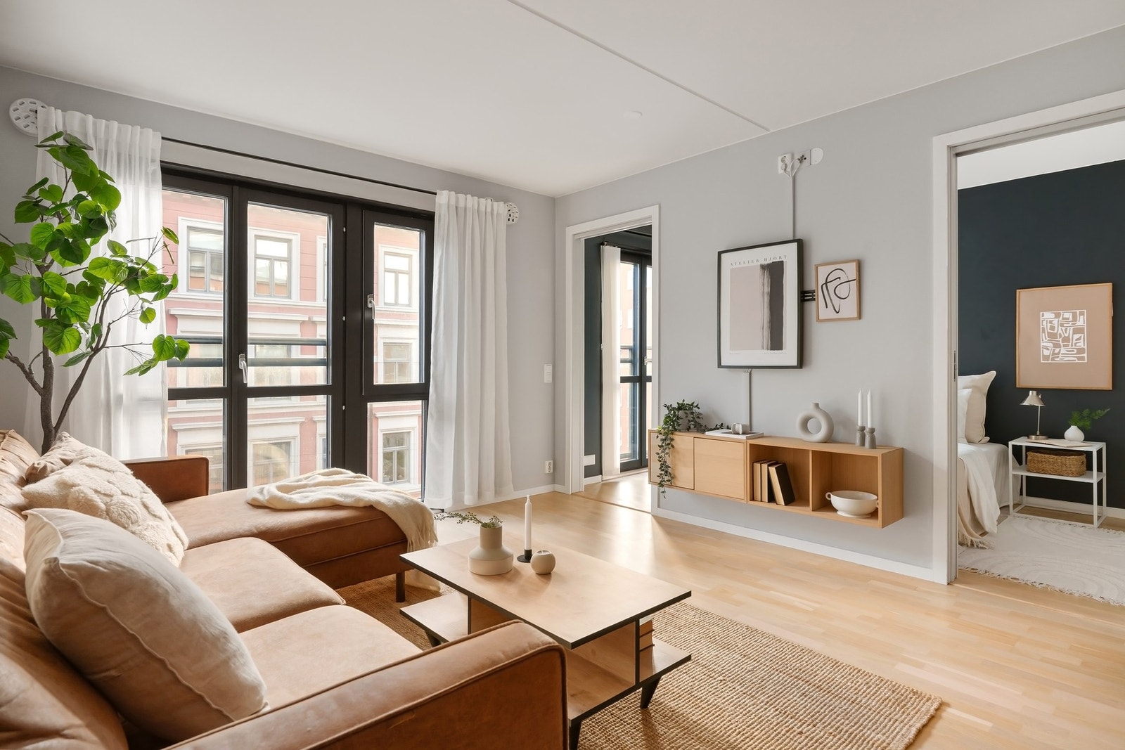 Fransk balkong som slipper inn både lys og frisk luft. Galleribilde