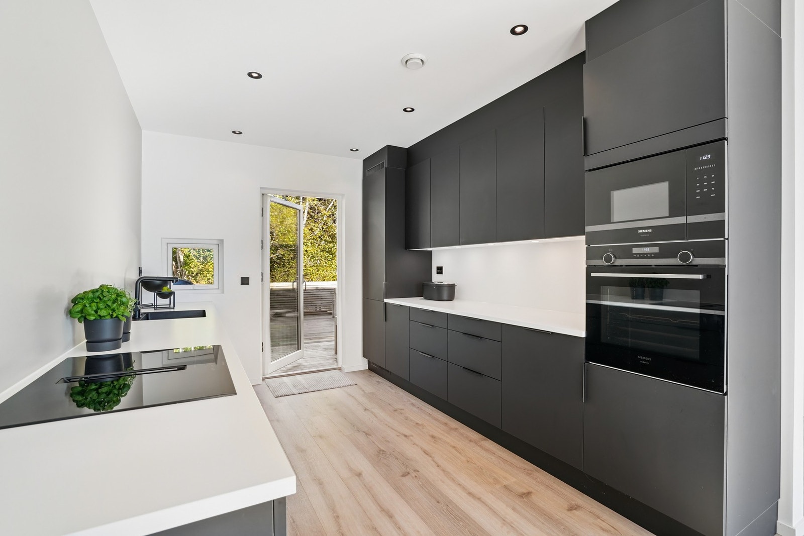 Fra kjøkkenet er det utgang til en - Galleribilde