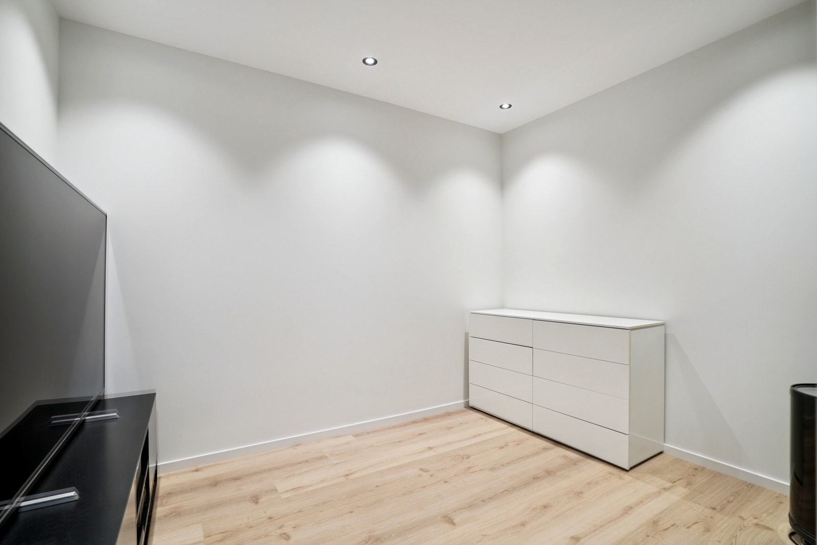 Tv-stuen i boligen er det perfekte fristedet, og har et areal på ca. 8 kvm. Galleribilde