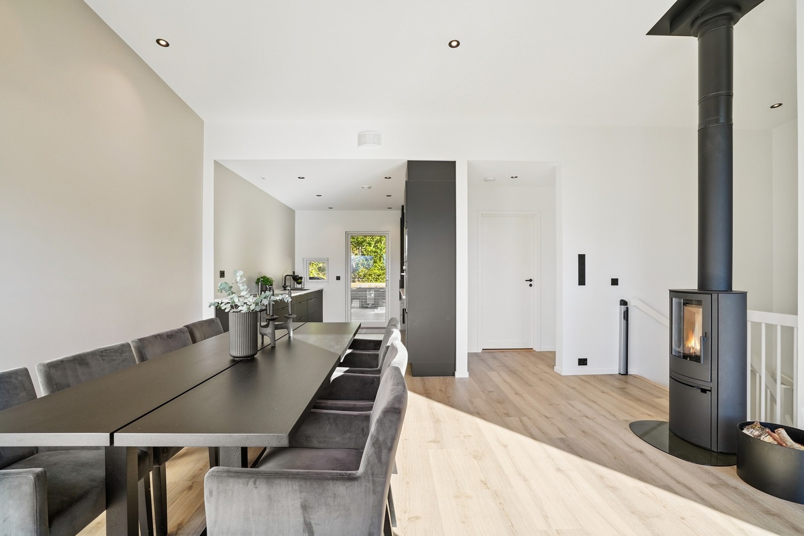 Elegant og innbydende spiseplass - perfekt for lange middager og gode samtaler. Galleribilde