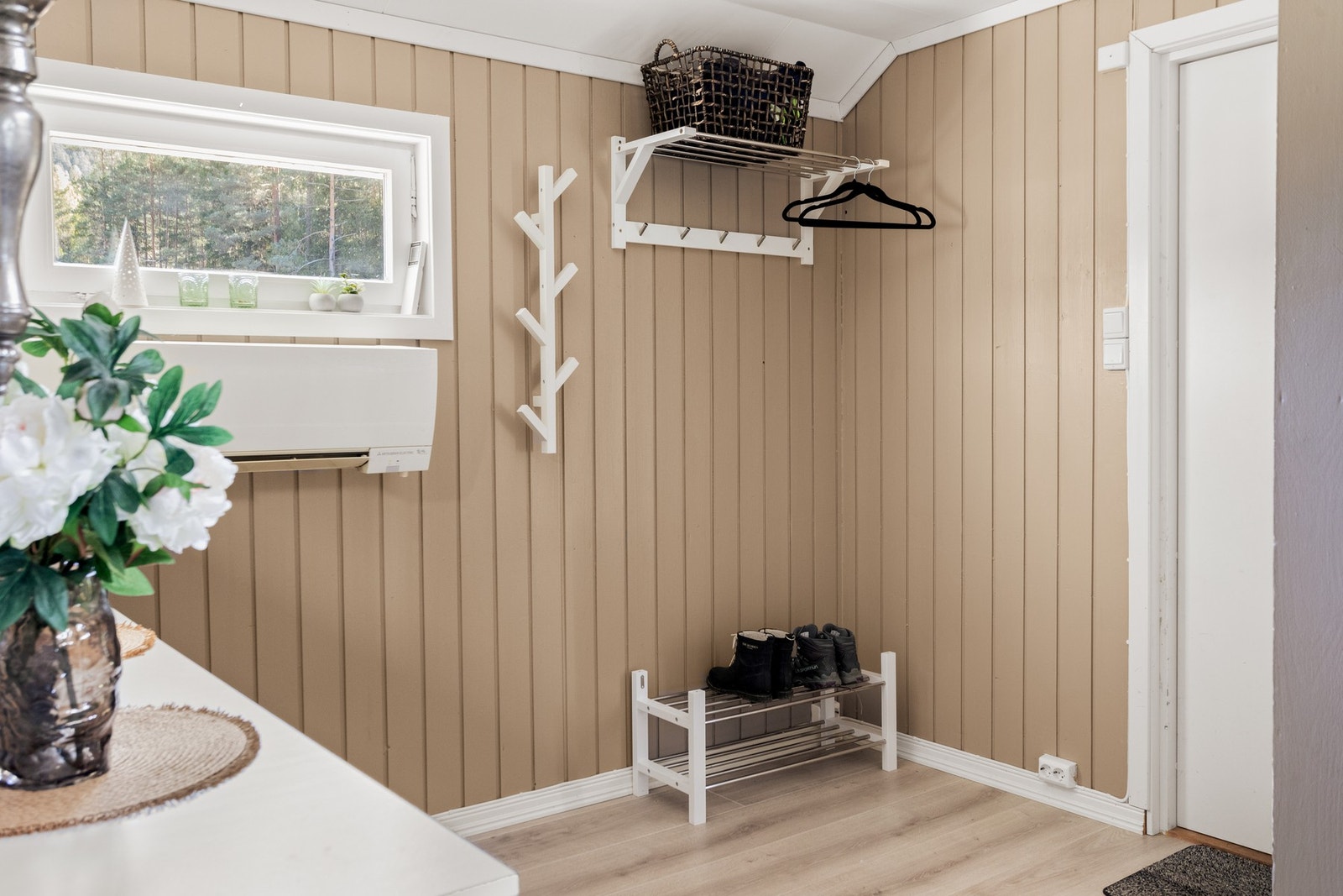 Romslig gang med god plass til yttertøy. Galleribilde