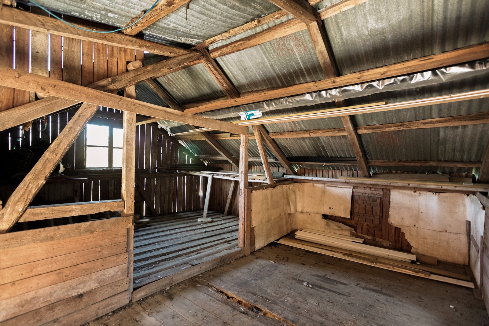 Deler av loftet på låven. Galleribilde