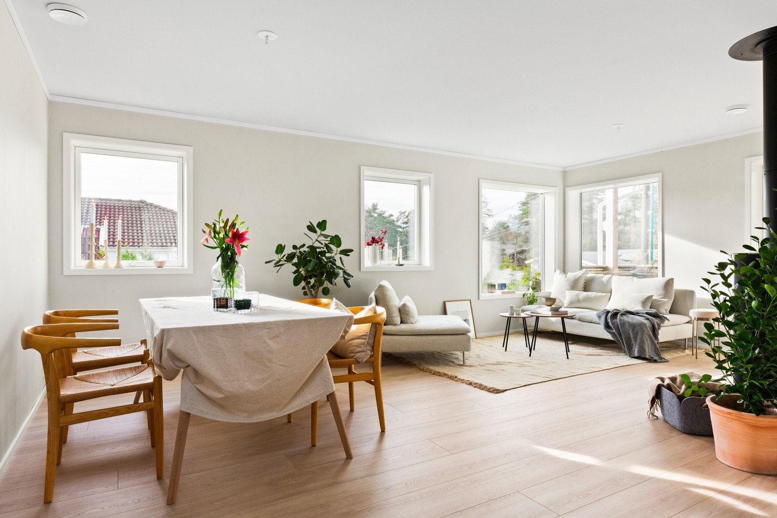 Dette er en bolig med et helhetlig inntrykk preget av bra kvalitet med gjennomgående god standard på innredninger, materialer og tekniske installasjoner Galleribilde