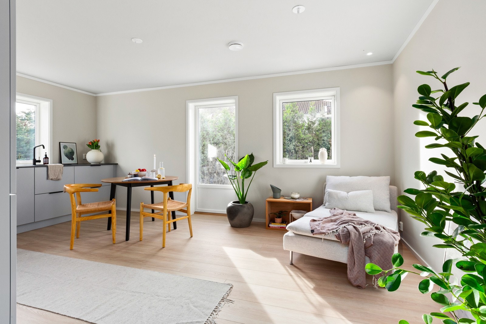 Kjøkkenventilatoren sørger for god ventilasjon, og balansert ventilasjonsanlegg med varmegjenvinning bidrar til et godt inneklima Galleribilde