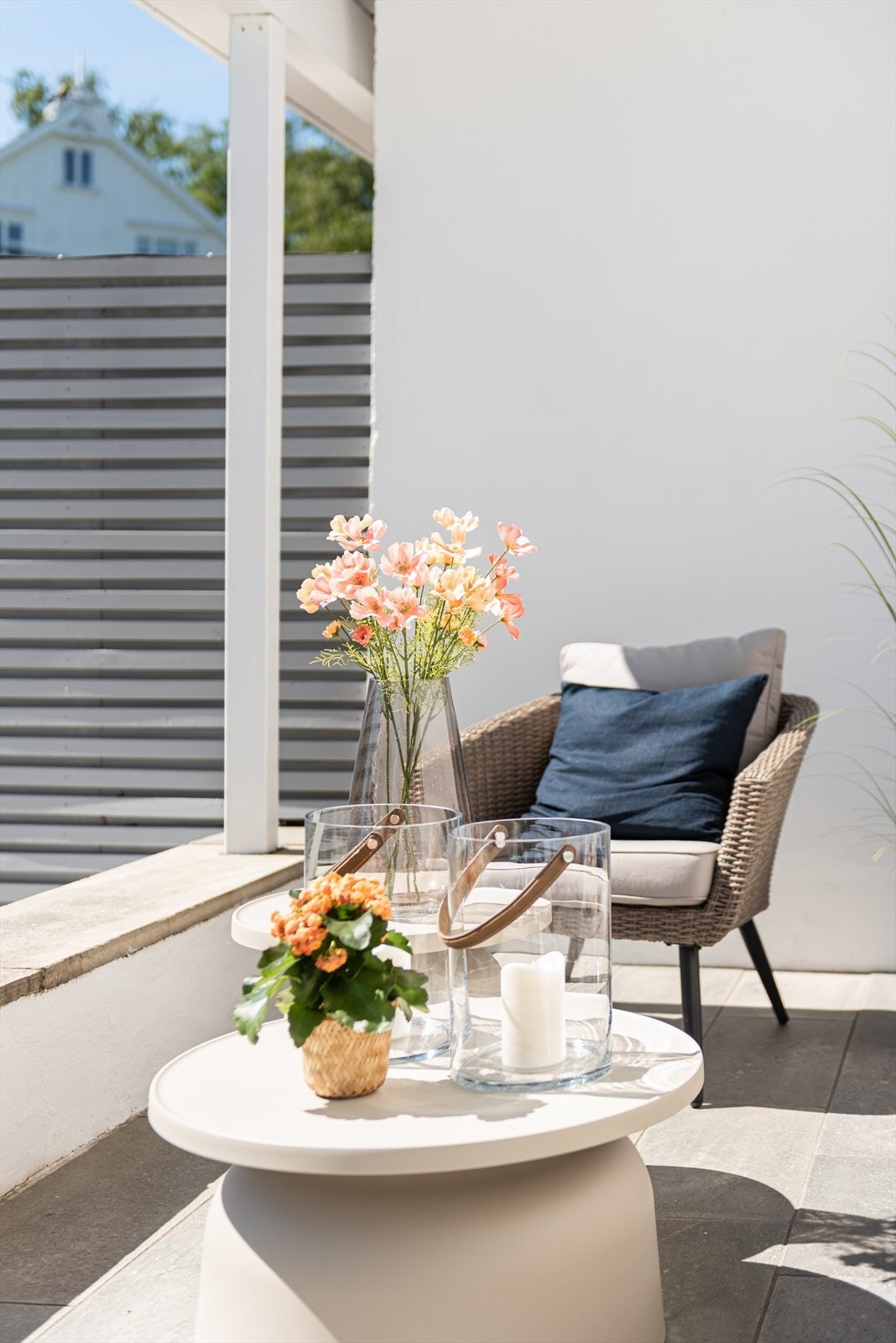 Skjermet hjørne på terrassen, ypperlig for rolige stunder utendørs. Galleribilde