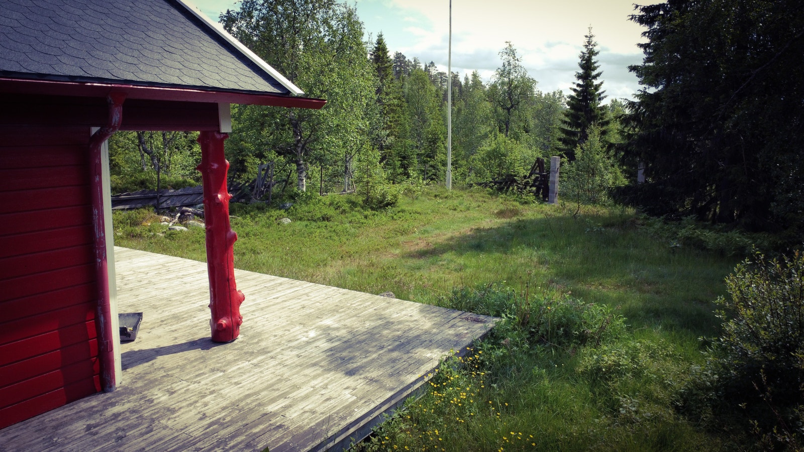 Åpen plass foran hytta Galleribilde