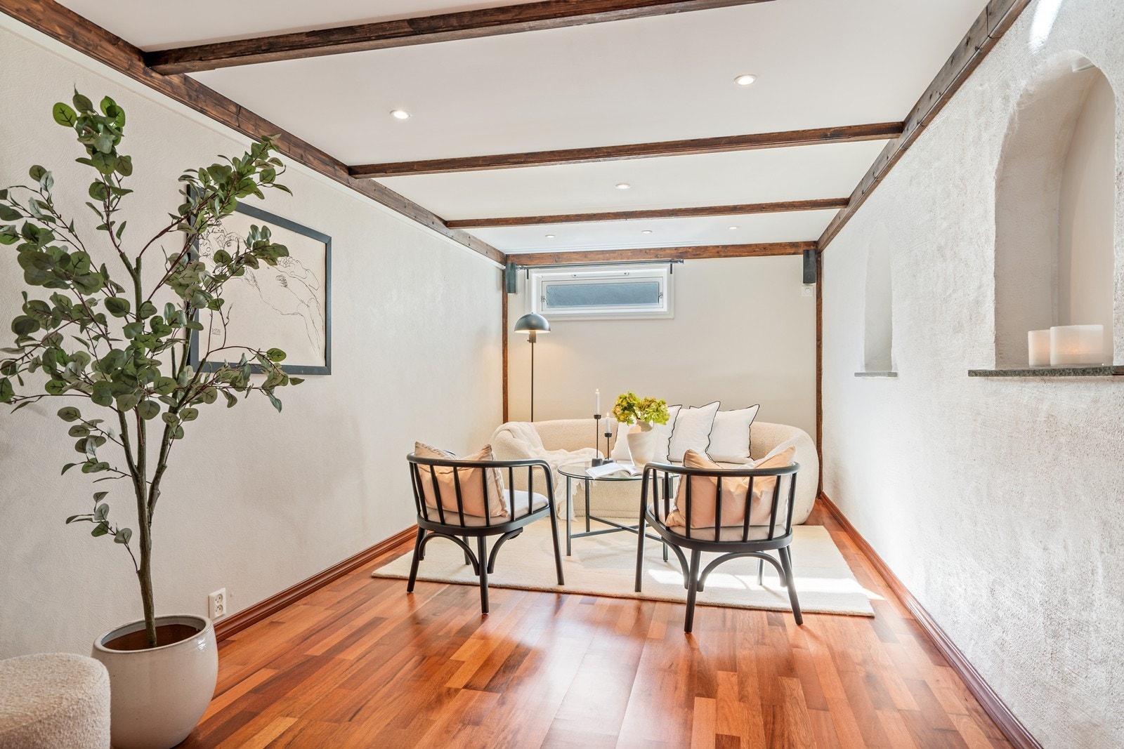 Utvidet gangområde som fremstår som kjellerstue Galleribilde