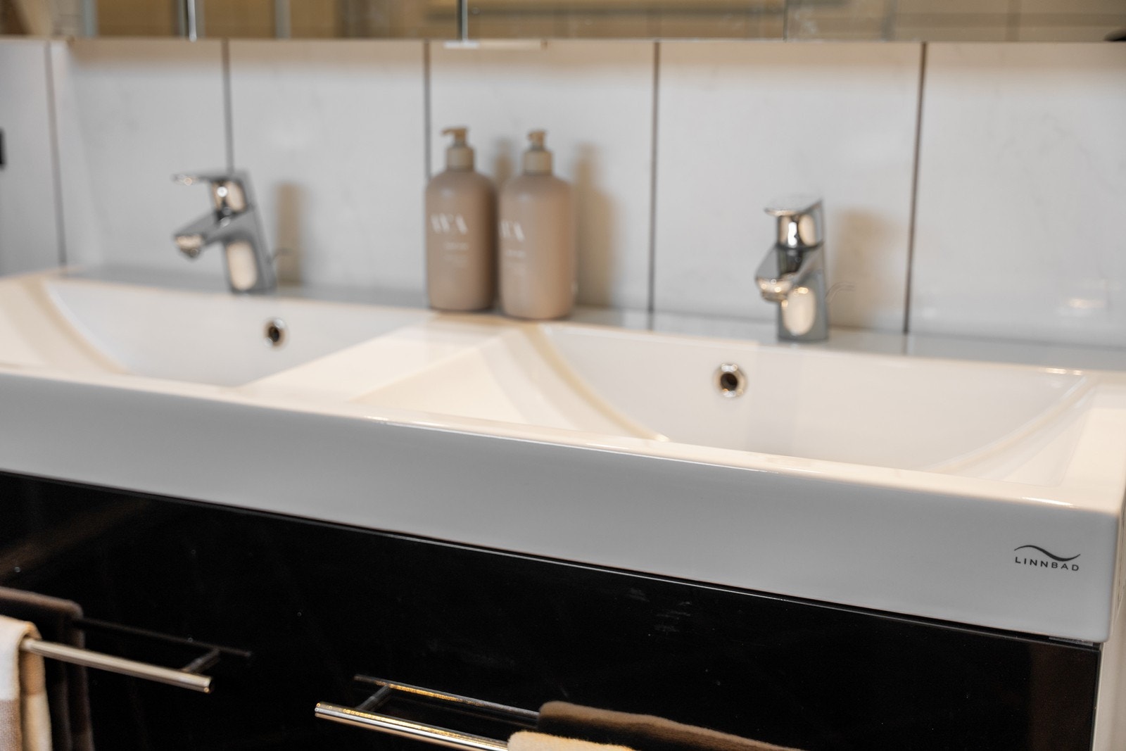 Doble servanter Galleribilde