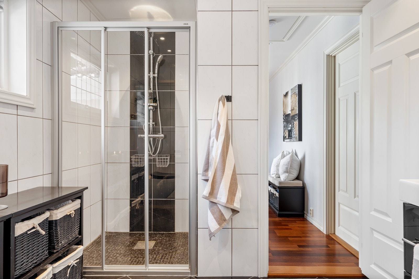 Stor dusjnisje Galleribilde